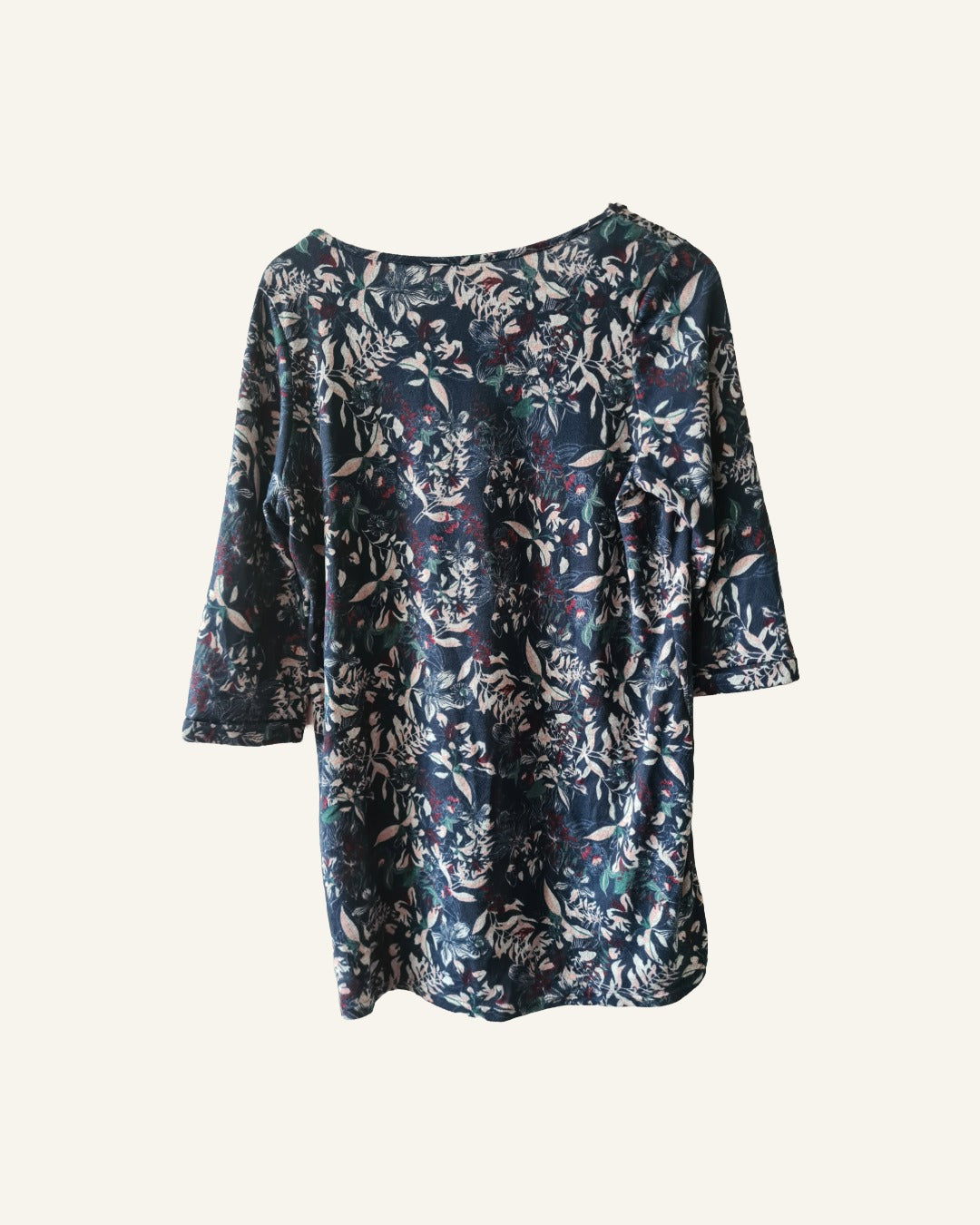 Donkerblauw shirt met bloemenprint en 3/4 mouw – maat 42/44 – Tweedehands