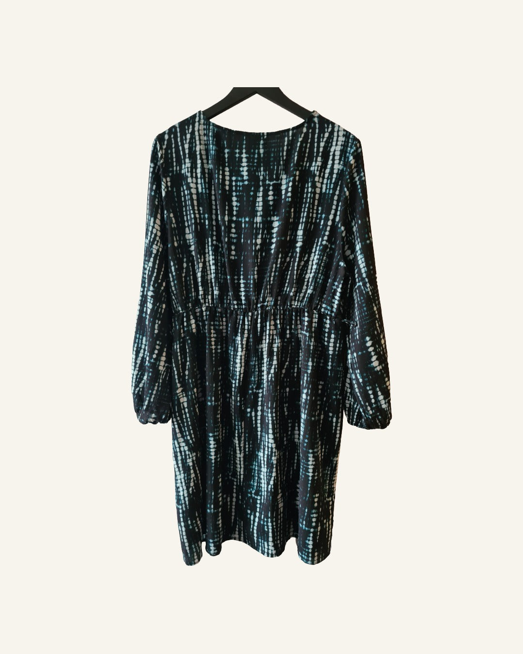 Plus size jurk zwart met print – maat 46/48 – knielengte – Tweedehands