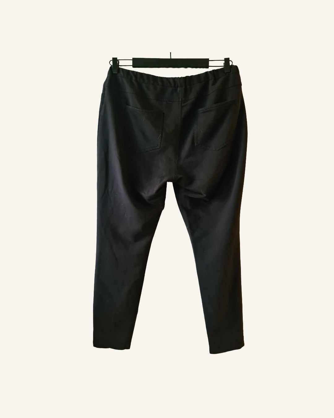 Zwarte broek – maat 46 – Tweedehands