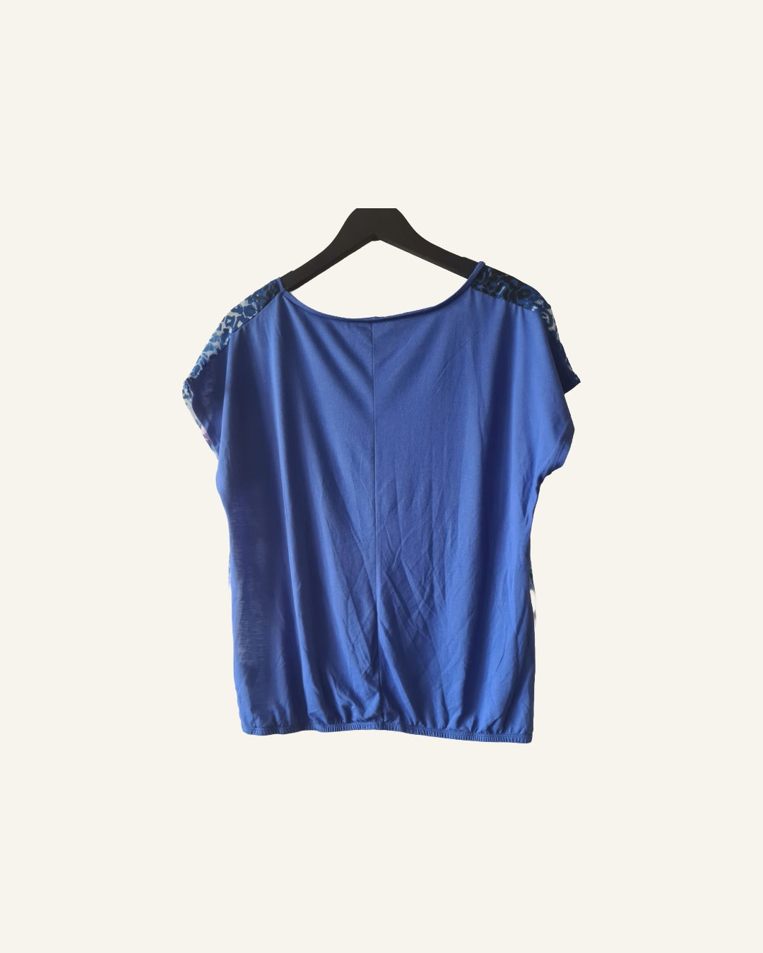 T-shirt met bloemenprint – maat 44 – Tweedehands