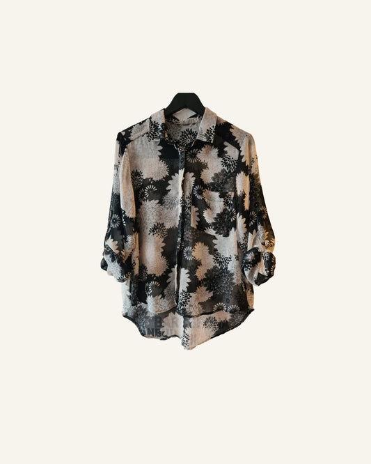 Doorschijnende blouse met bloemprint – maat L – Tweedehands