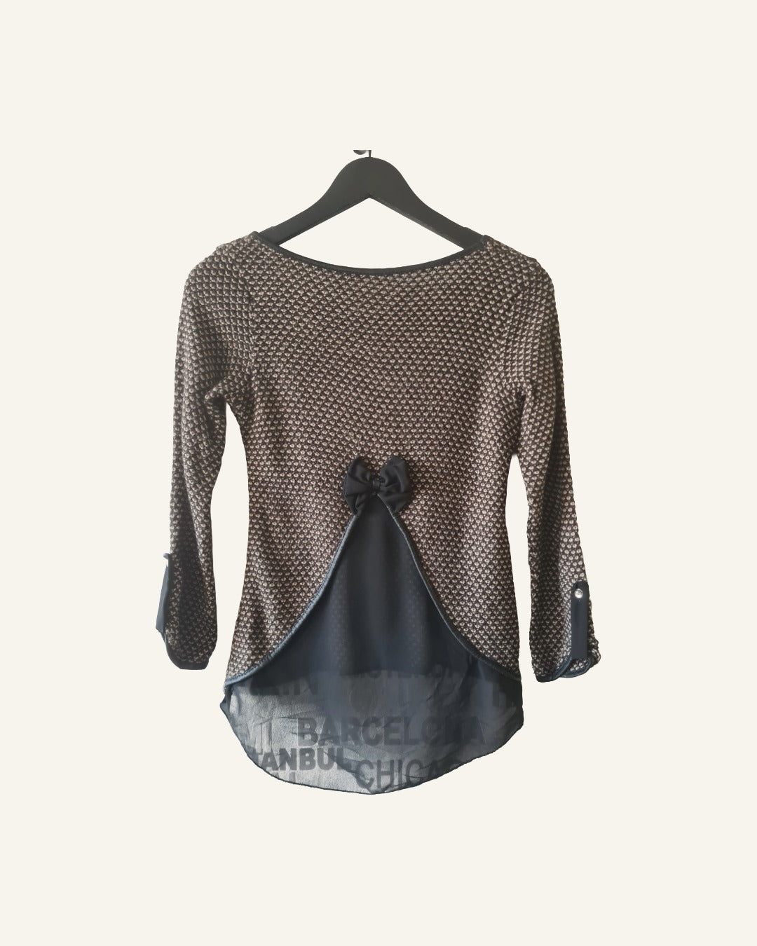 Tuniek met structuurstof en langere achterkant – maat M/L – Tweedehands