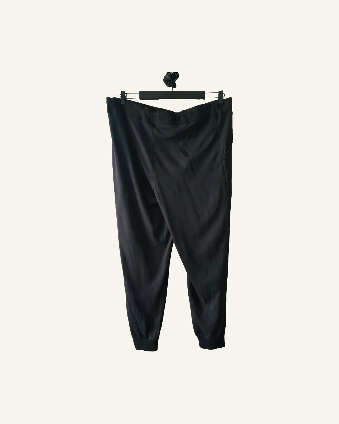 Janina comfortabele vrijetijdsbroek zwart – maat 50 – Tweedehands