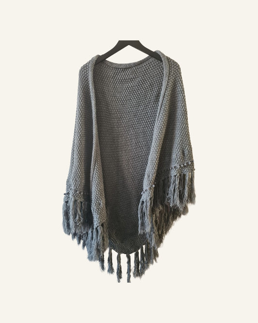Grijze omslagdoek met franjes – one size – Tweedehands