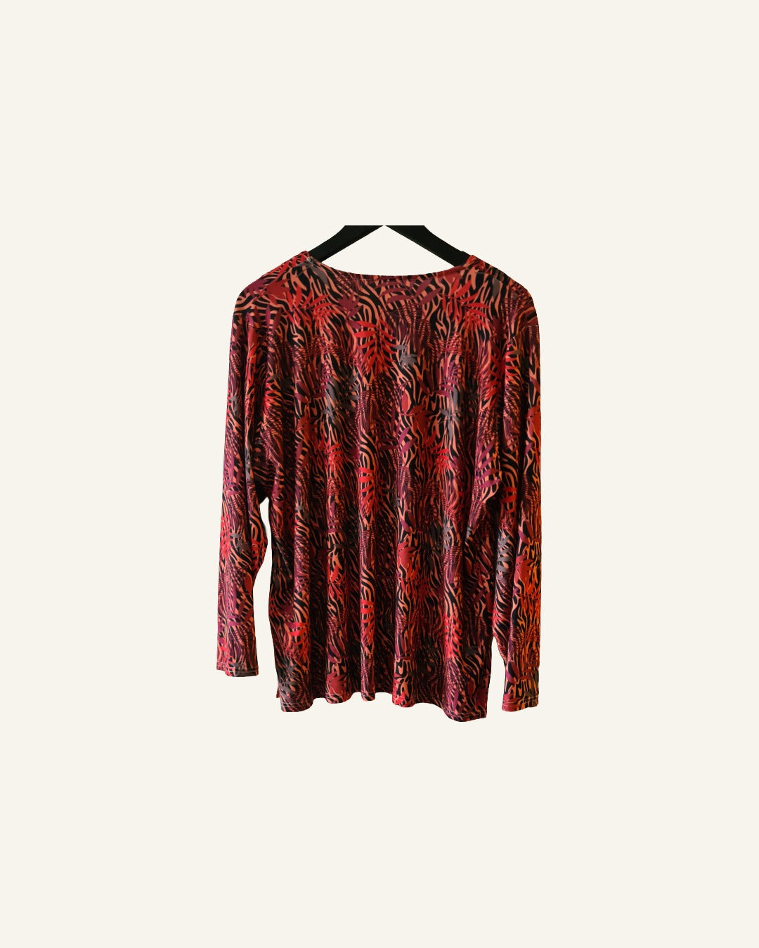 Longsleeve zwart/rood met print -maat xl/xxl – ruime pasvorm – Tweedehands