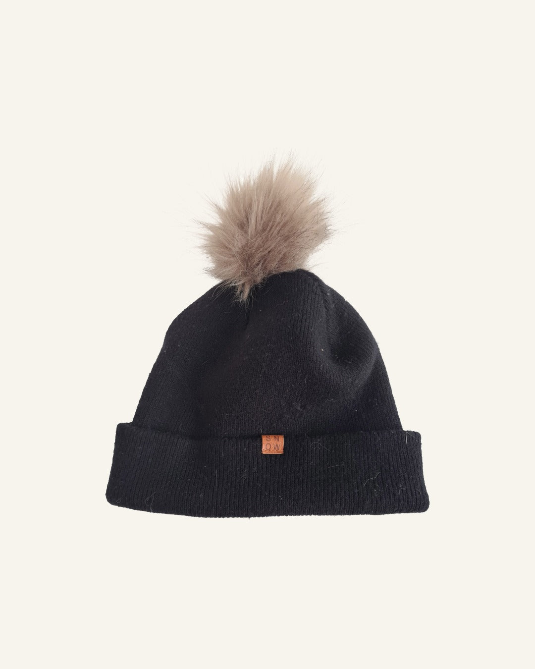 Zwarte muts met pompon – one size – Tweedehands