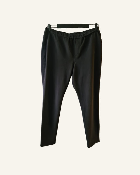 Zwarte broek – maat 46 – Tweedehands