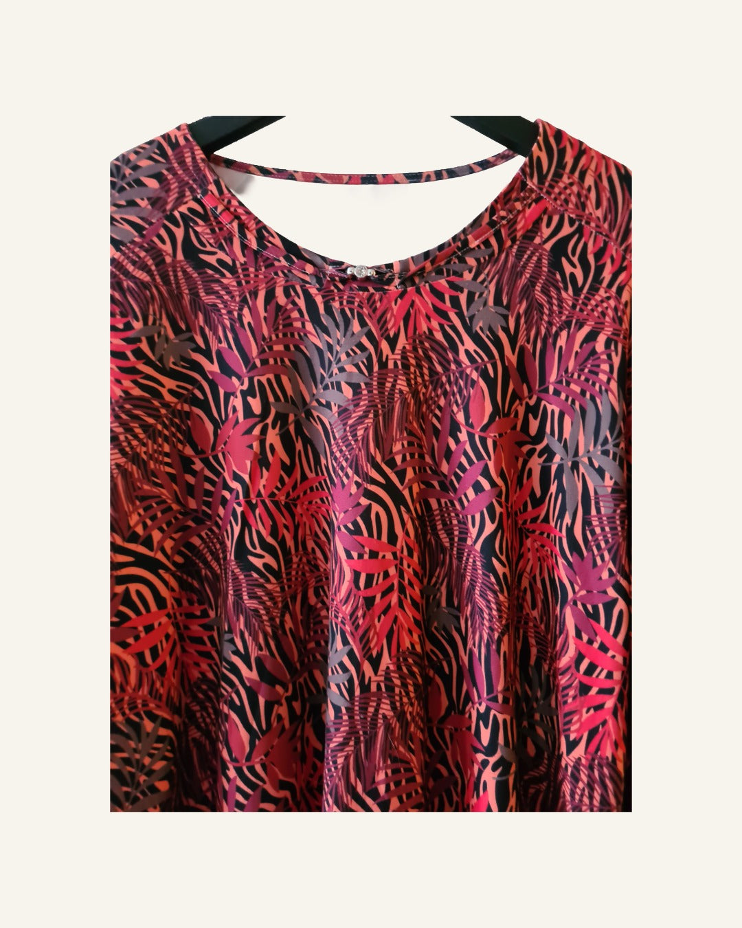 Longsleeve zwart/rood met print -maat xl/xxl – ruime pasvorm – Tweedehands