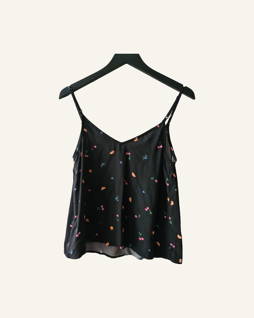 Clockhouse spaghetti top zwart met print – maat 38 – verstelbare bandjes – Tweedehands