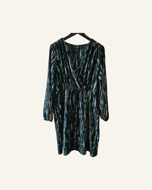 Plus size jurk zwart met print – maat 46/48 – knielengte – Tweedehands