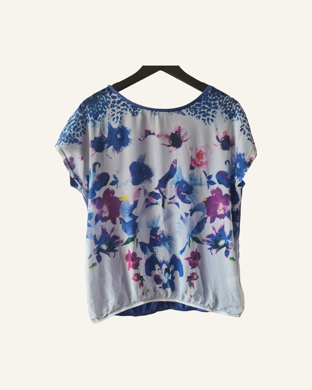 T-shirt met bloemenprint – maat 44 – Tweedehands